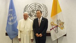 Franziskus und Ban Ki Moon / © Kevin Hagen  (dpa)