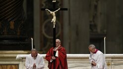 Passionsfeier mit Papst Franziskus / © Paul Haring (KNA)