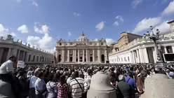 Petersplatz in Rom während des Angelus-Gebetes / © Giuseppe Lami (dpa)