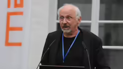 Pfarrer Matthias Schnegg spricht für seine Kölner Altstadt-Pfarrei St. Maria in Lyskirchen / © Beatrice Tomasetti (DR)