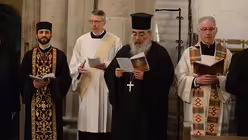 Dass Frieden über alle konfessionellen Grenzen hinweg möglich ist, demonstrieren die Vertreter der unterschiedlichen christlichen Kirchen. / © Tomasetti (DR)