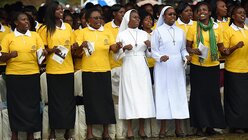 Bei der Messe mit Franziskus in Nairobi / © Daniel Dal Zennaro (dpa)
