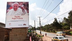In Nairobi (Kenia): Warten auf den Papst-Besuch Ende November / © Daniel Irungu (dpa)