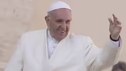 Zurück aus den Exerzitien. Das erste Mal wieder unter den Gläubigen. / © GIORGIO ONORATI (dpa)