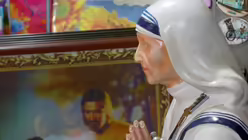 Bilder, Statuen - vieles erinnert an Mutter Teresa / &copy; Piyal Adhikary (dpa)