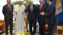 EU-Kommissionspräsident Juncker, Papst Franziskus, EU-Parlamentspräsident Schulz, der Präsident des Europäischen Rates, Herman van Rompuy, und Italiens Ministerpräsident Matteo Renzi (dpa)