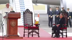 Erste Ansprache auf dem Flughafen / © Tony Gentile (dpa)