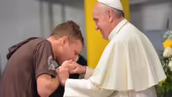 Papst Franziskus im Krankenhaus "Sao Francisco de Assis na Providencia" (dpa)