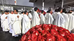 Papst Franziskus in Quito (dpa)