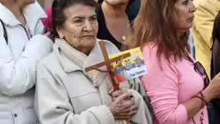 Menschen in Quito (dpa)