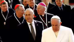 Als erster ausl&auml;ndischer Staatsgast wird Franziskus in der "Ak Saray" ("Wei&szlig;er Palast") genannten Residenz Erdogans empfangen (dpa)