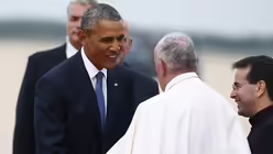 Barack Obama begrüßt Franziskus / © Tony Gentile (dpa)