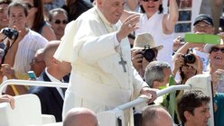 Papst besucht Molise (dpa)