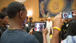 Papst trifft &Uuml;berlebende des Bootsungl&uuml;cks vor Lampedusa  (dpa)