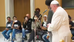 Papst trifft &Uuml;berlebende des Bootsungl&uuml;cks vor Lampedusa  (dpa)