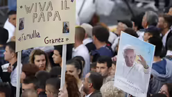 Papst besucht Albanien (dpa)