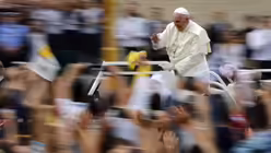 Papst besucht Albanien (dpa)