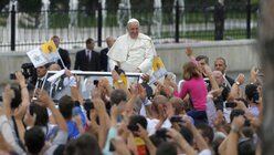 Papst besucht Albanien (dpa)