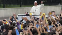 Papst besucht Albanien (dpa)