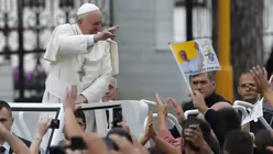 Papst besucht Albanien (dpa)