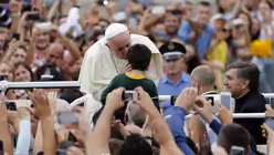 Papst besucht Albanien (dpa)