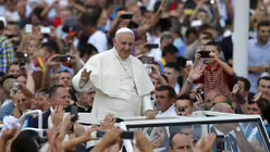 Papst besucht Albanien (dpa)