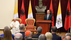 Papst besucht Albanien (dpa)