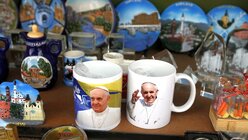 Papst-Souvenirs (dpa)