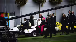 W&auml;hrend des Abschlussgottesdienstes im Swedbank-Stadion. / &copy; Emil Langvad (dpa)