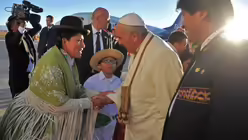 Franziskus mit Pr&auml;sident Morales (dpa)