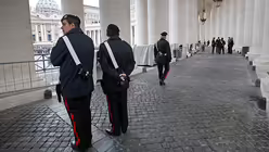 Gr&ouml;&szlig;ere Sicherheitsma&szlig;nahmen rund um die Generalaudienz / &copy; Alessandro Di Meo (dpa)