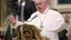 Papst besucht Sant'Egidio in Rom (dpa)