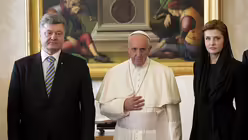 Ehepaar Poroshenko beim Papst / &copy; Alessandra Tarantino  (dpa)