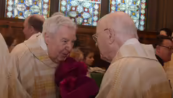 Prälaten unter sich: Ludwig Schöller und Peter Schnell im Zwiegespräch / © Beatrice Tomasetti (DR)