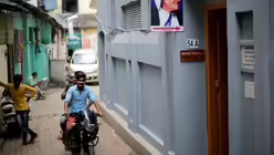 Straße in Kalkutta, Indien einen Tag vor Mutter Teresas Geburstag. / © Piyal Adhikary (dpa)