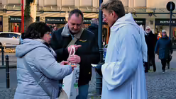 Priester als Engel unterwegs / &copy; Hannah K&uuml;ppers (DR)