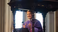 Prof. Dr. Ohly bei der Predigt / &copy; Beatrice Tomasetti (DR)