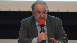 Professor Olivier Roy spricht &uuml;ber Terrorismus als Ausdruck von Nihilismus / &copy; Beatrice Tomasetti (DR)