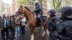 Berittene Polizei / &copy; Marius Becker (dpa)