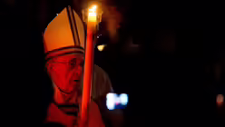 Juli 2013 Franziskus ver&ouml;ffentlicht erste Enzyklika "Lumen Christi" (dpa)