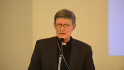 Rainer Maria Kardinal Woelki spricht sein Grußwort. / © Tomasetti (DR)