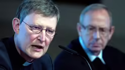 Kardinal Woelki mit Dompropst Feldhoff (dpa)