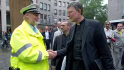 Gruß an die Ordnungsmacht (dpa)