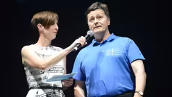 Regionalkantor Wilfried Kaets spricht &uuml;ber die zweij&auml;hrige Vorbereitungszeit des Chorfestes / &copy; Beatrice Tomasetti  (DR)