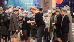 Regisseurin Eike Ecker bei der Probenarbeit mit den Kindern vor zweieinhalb Jahren. / © Beatrice Tomasetti (DR)