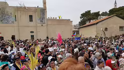 Vor der Anna-Kirche in Jerusalem  / &copy; Renardo Schlegelmilch  (DR)