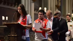 Repr&auml;sentanten des Vereins formulieren die F&uuml;rbitten. / &copy; Beatrice Tomasetti (DR)
