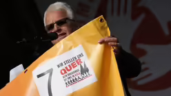 Rolf Domning vom Evangelischen Stadtkirchenverband spricht bei "Köln zeigt Haltung" / © Dominik Becker (DR)