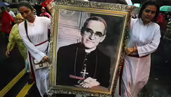 Lichterprozession für Oscar Romero (dpa)