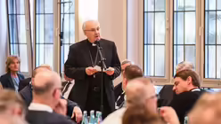 Bischof Rudolf Voderholzer bei Synodalversammlung / &copy; Harald Oppitz (KNA)